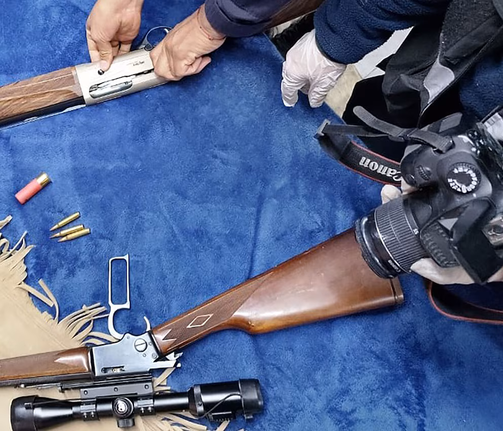 Alerta en Bariloche: un grupo comando robó 78 armas, municiones y una caja fuerte con dólares, euros y libras